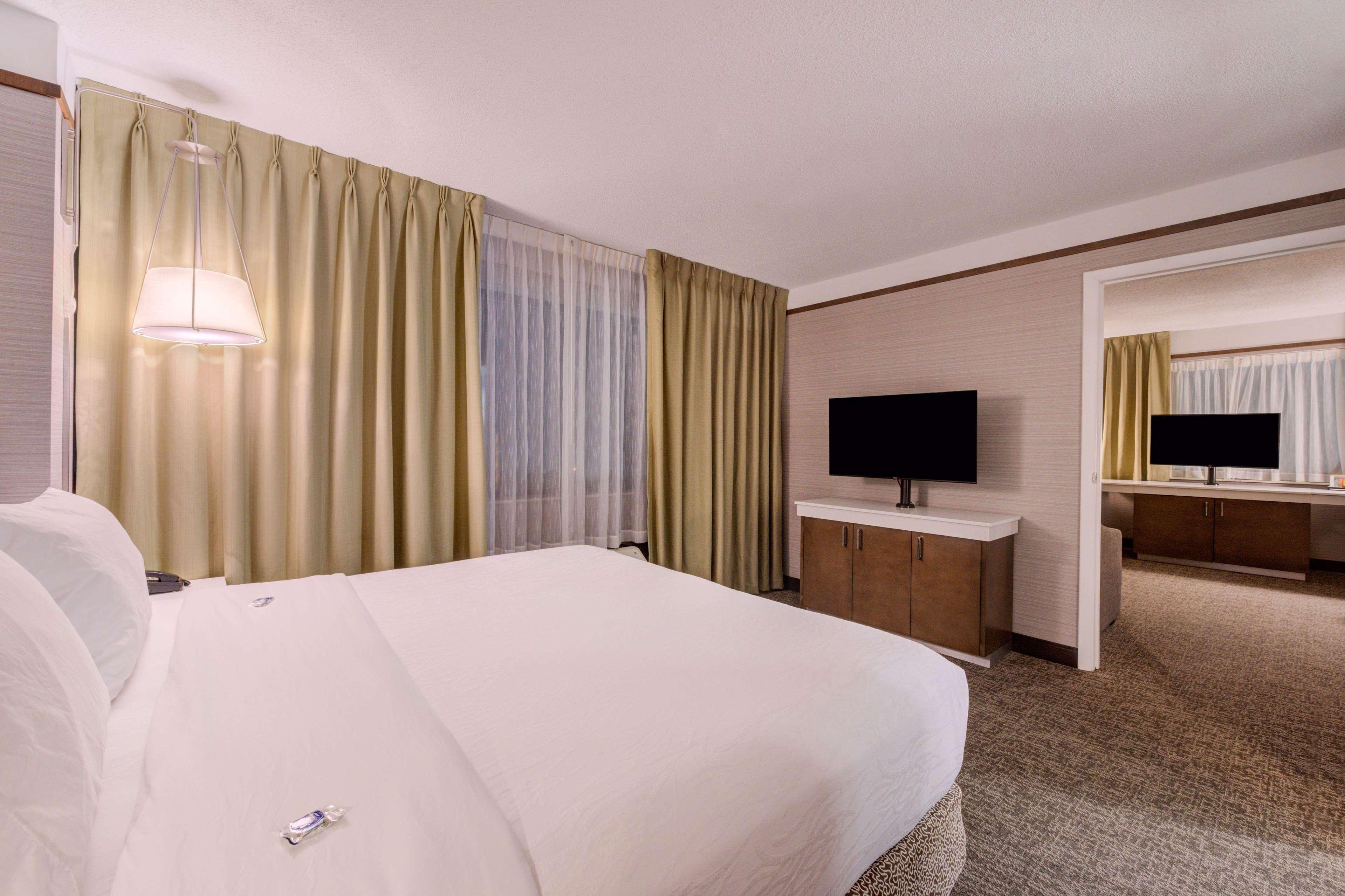Hilton Garden Inn Detroit Southfield Exterior photo