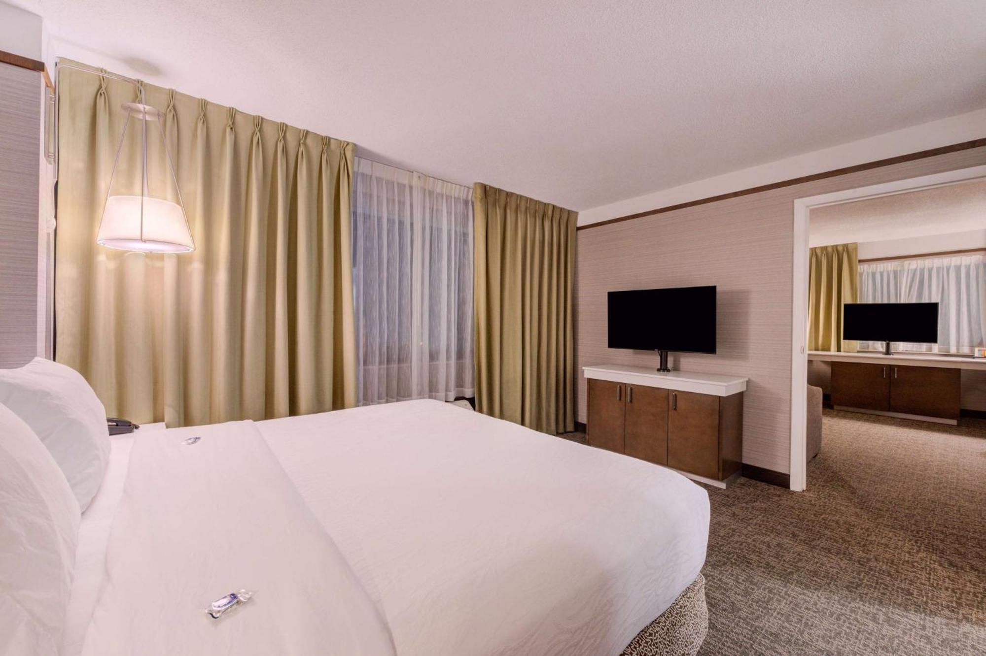 Hilton Garden Inn Detroit Southfield Exterior photo