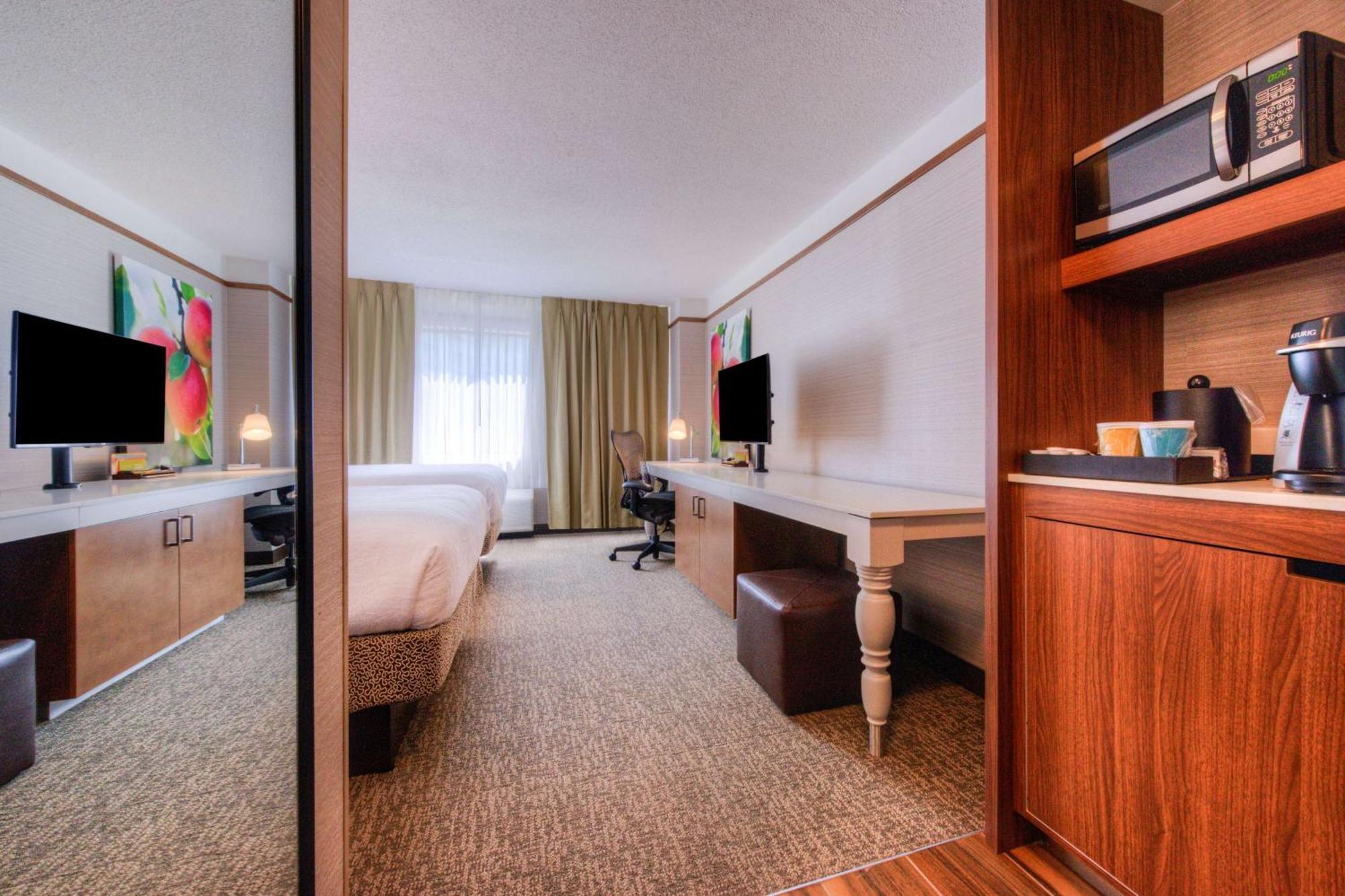 Hilton Garden Inn Detroit Southfield Exterior photo