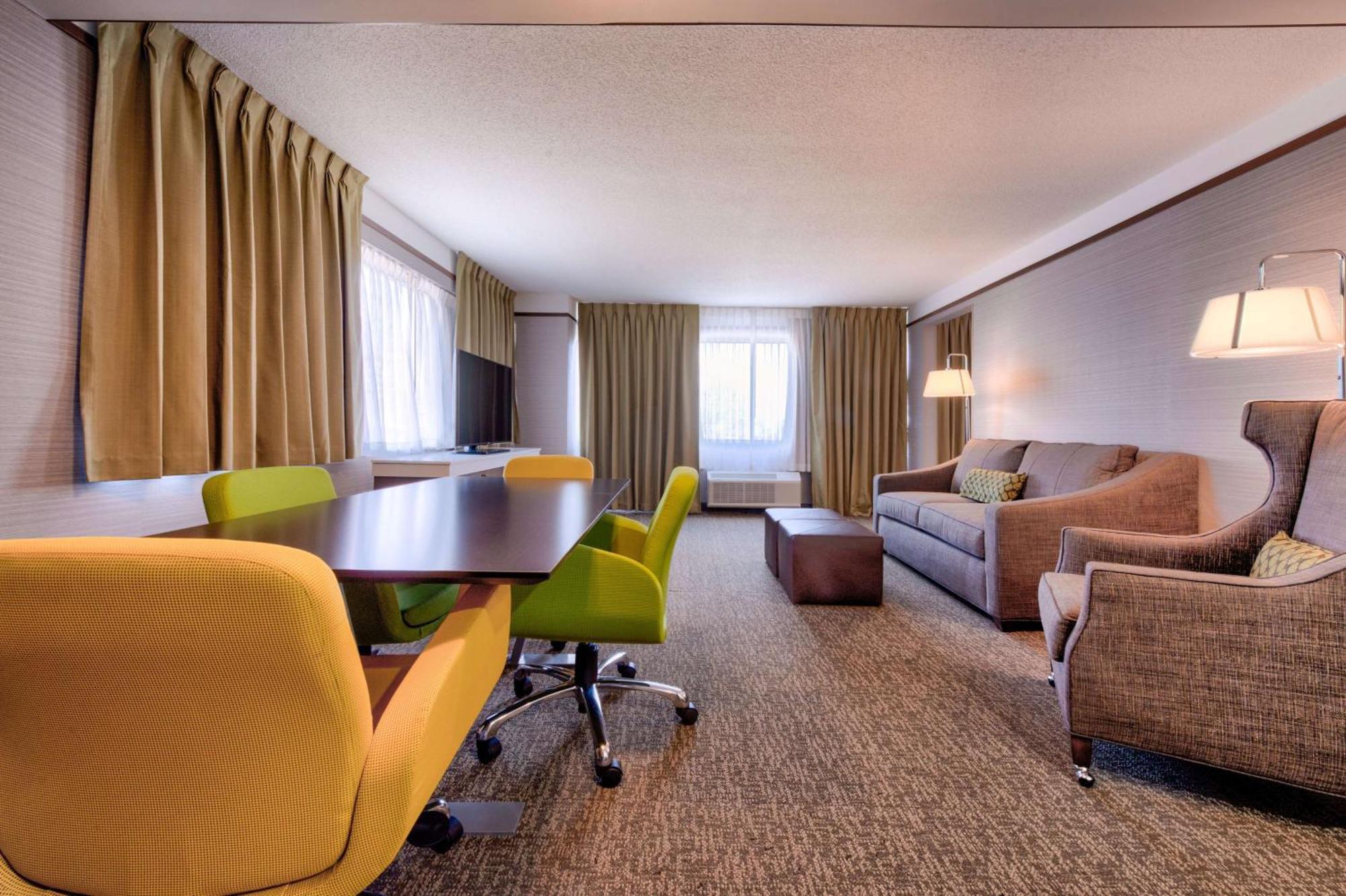 Hilton Garden Inn Detroit Southfield Exterior photo