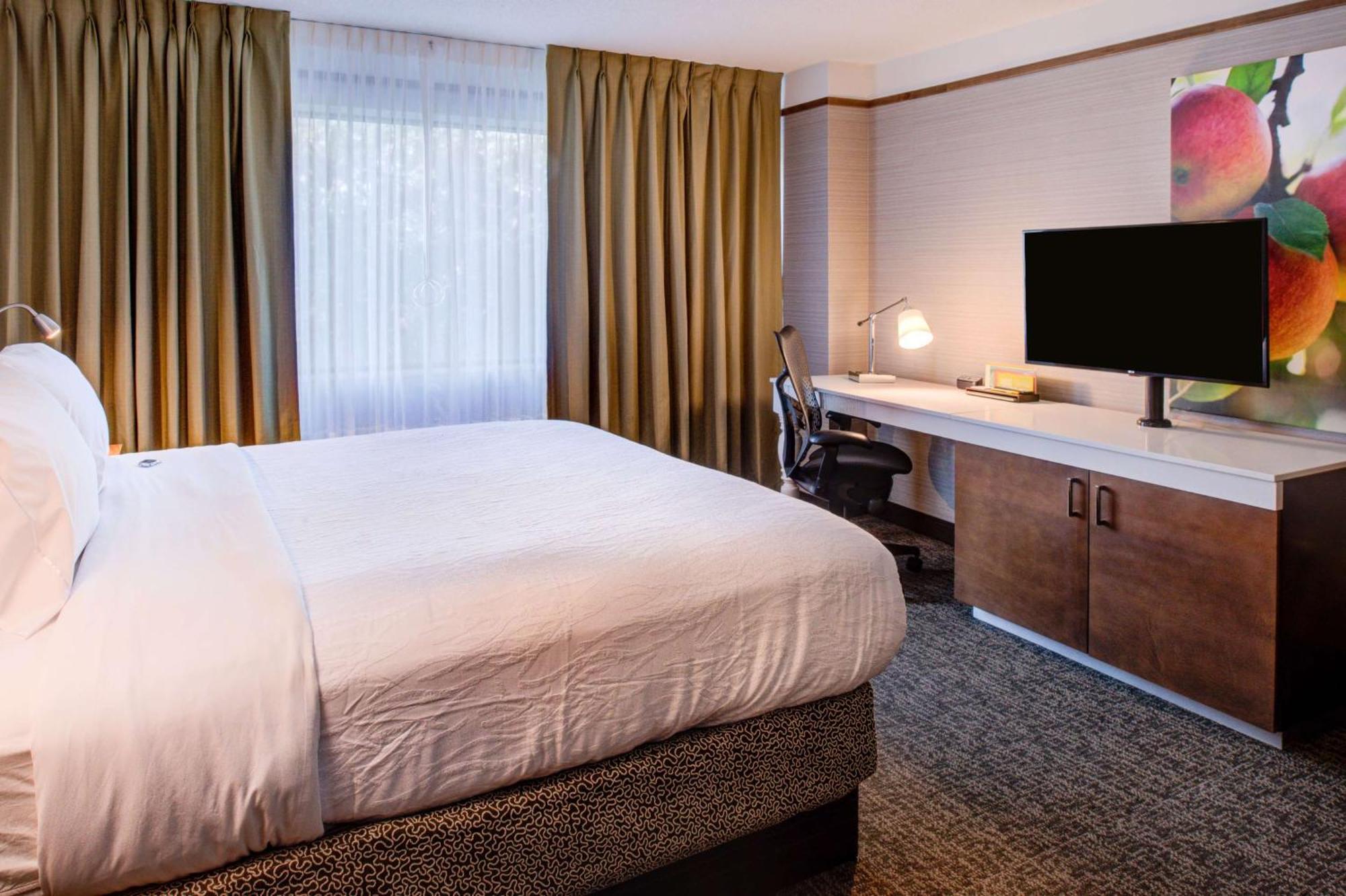 Hilton Garden Inn Detroit Southfield Exterior photo