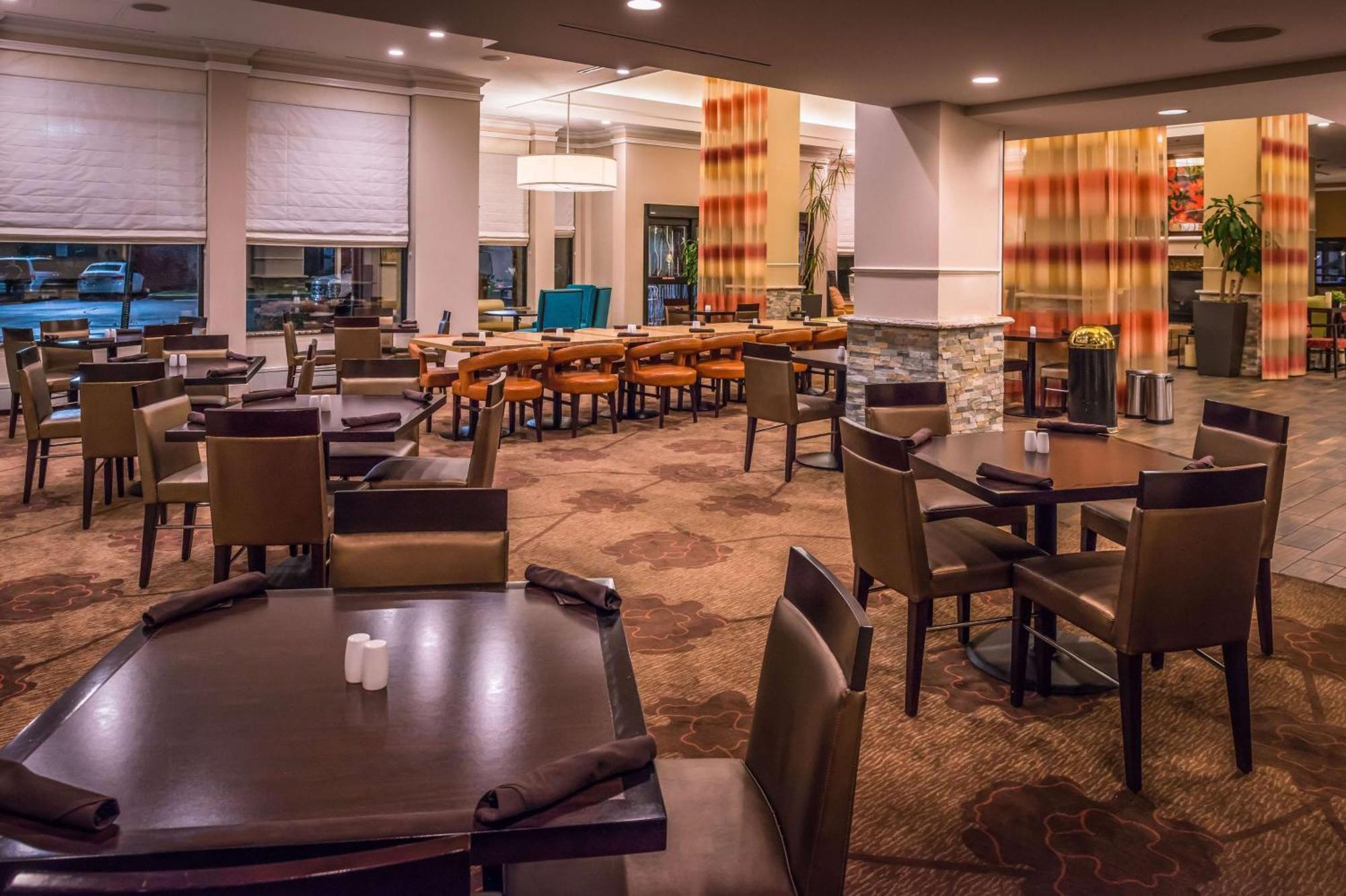 Hilton Garden Inn Detroit Southfield Exterior photo