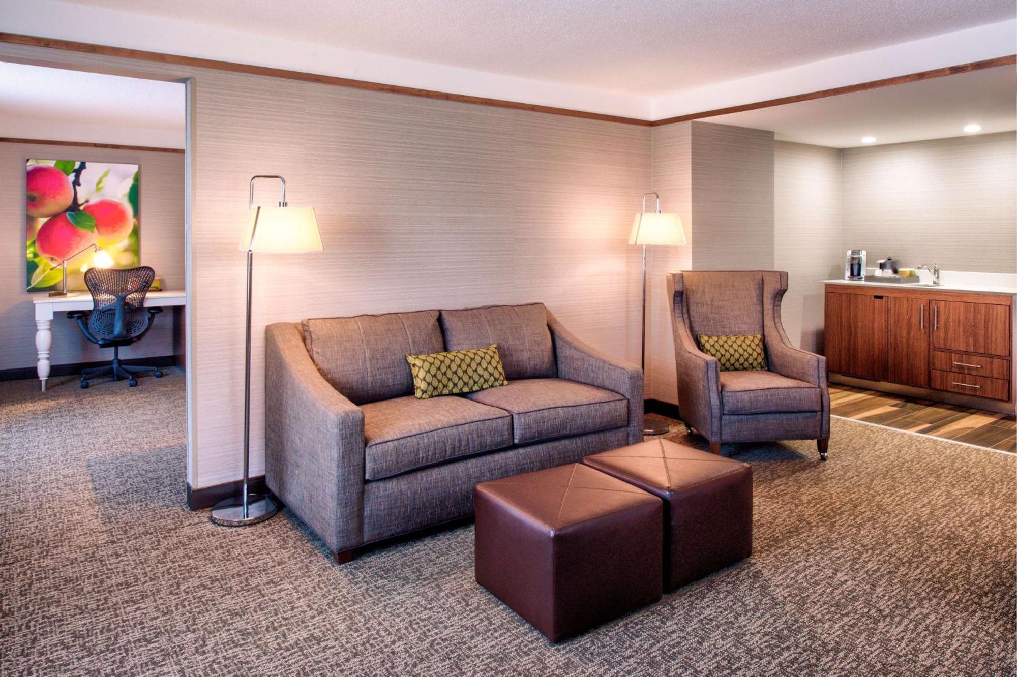 Hilton Garden Inn Detroit Southfield Exterior photo
