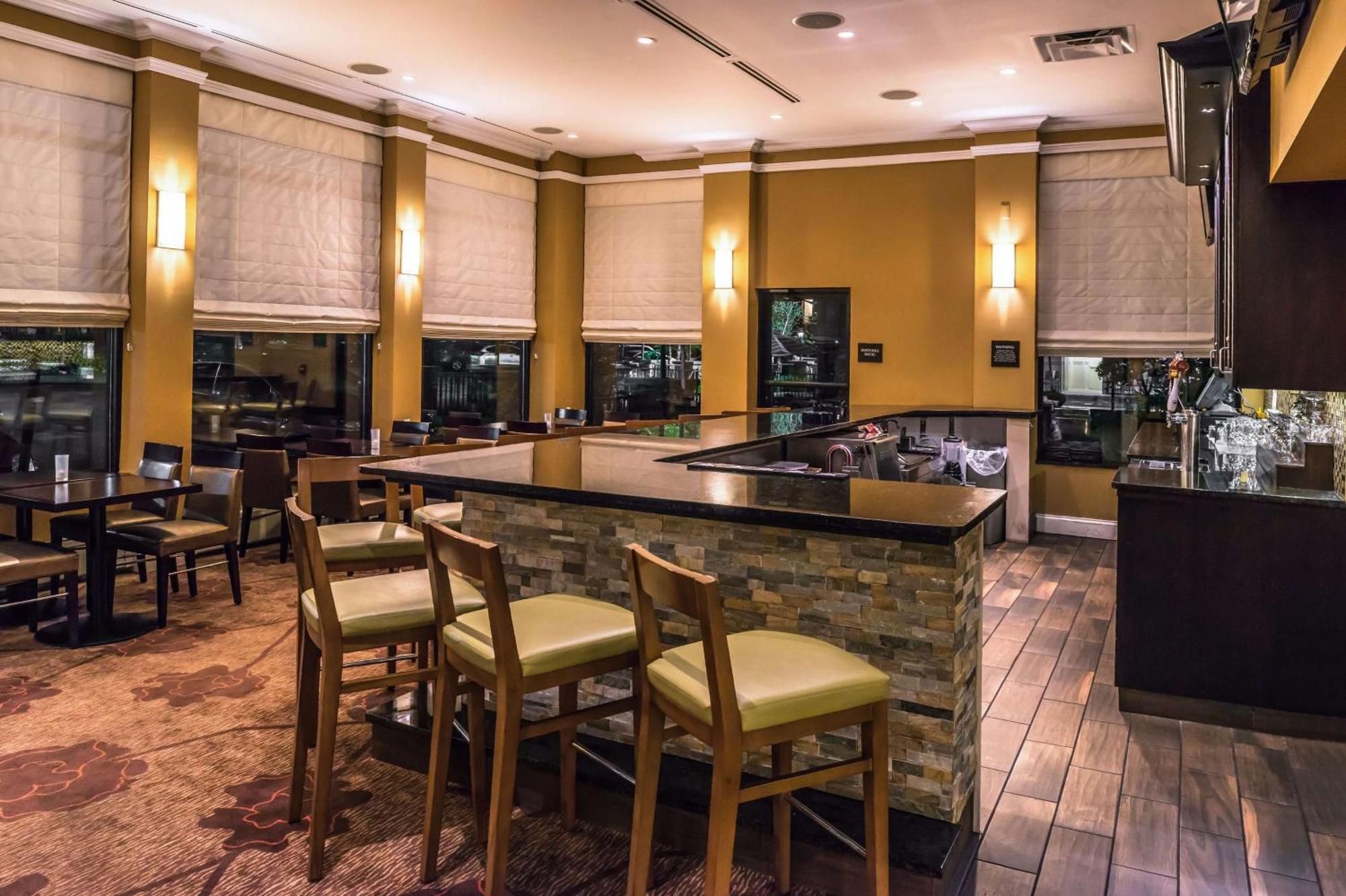 Hilton Garden Inn Detroit Southfield Exterior photo