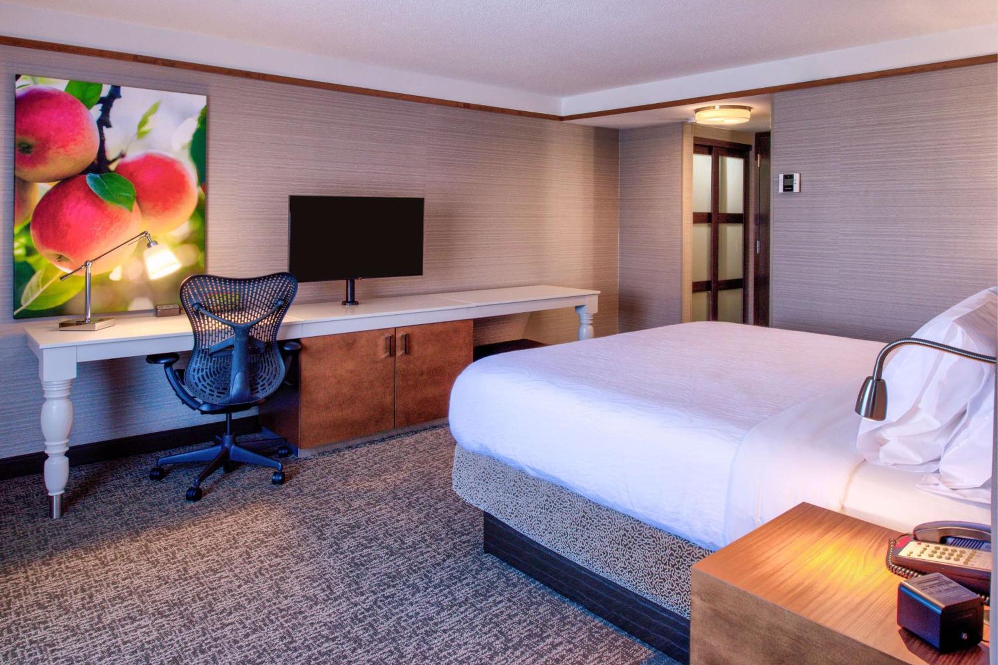 Hilton Garden Inn Detroit Southfield Exterior photo